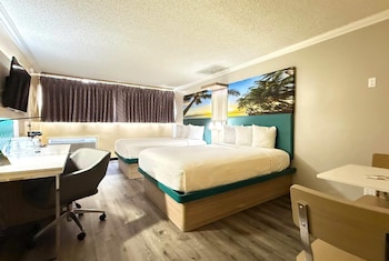 Room, 2 Queen Beds, Accessible, Non Smoking