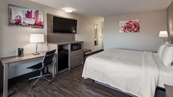 Standard Room, 1 Queen Bed, Non Smoking, Refrigerator & Microwave (2nd Floor)