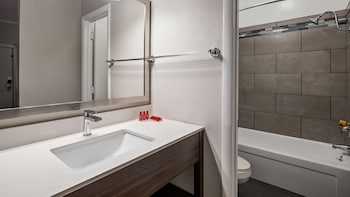 Standard Room, 1 Queen Bed, Non Smoking, Refrigerator & Microwave (2nd Floor)