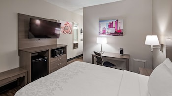 Standard Room, 1 Queen Bed, Non Smoking, Refrigerator & Microwave (2nd Floor)