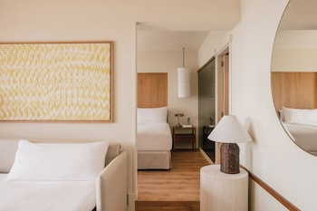 Red Level Junior Suite Sea and Cathedral View