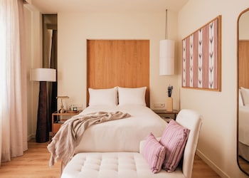 Deluxe Room (Single Use)