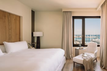 Red Level Suite Sea View and Cathedral