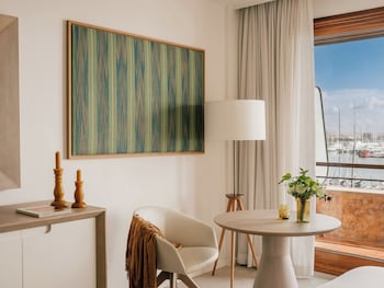 Red Level Suite Sea View and Cathedral