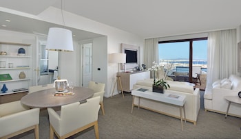 Red Level Master Suite Sea and Cathedral View