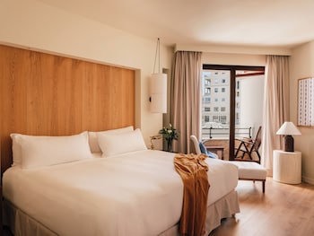 Deluxe Room, Connecting Rooms