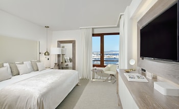 Red Level Master Suite Sea and Cathedral View