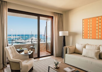 Red Level Suite Sea View and Cathedral
