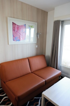 Junior Room, 1 Queen Bed
