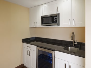 Suite, 1 King Bed, City View (Corner)
