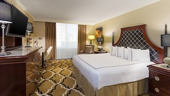 Classic Room, 1 King Bed (Top Floor)