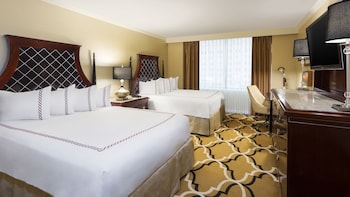 Classic Room, 2 Queen Beds, Accessible Bathtub (Mobility)