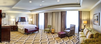 Classic Room, 2 Queen Beds, Roll-in Shower (Mobility)