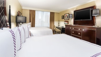 Classic Room, 2 Queen Beds, Accessible Bathtub (Mobility)