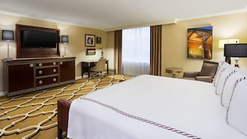 Classic Room, 1 King Bed (Top Floor)