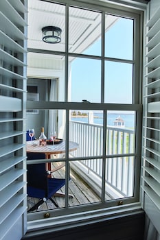 Luxury Suite (Water View)