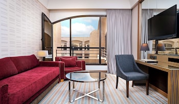 Executive Suite, Club Lounge Access