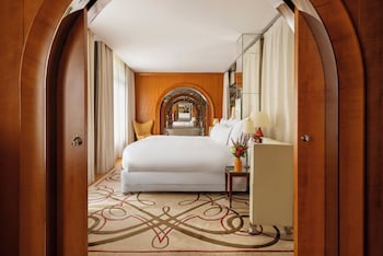Signature Suite