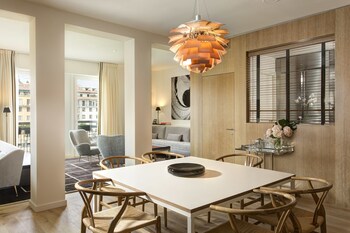 Design Suite, River View