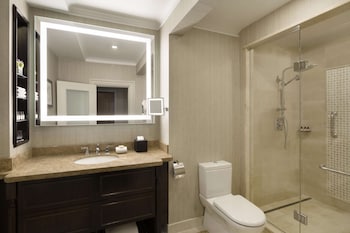 Deluxe Room, 1 Queen Bed