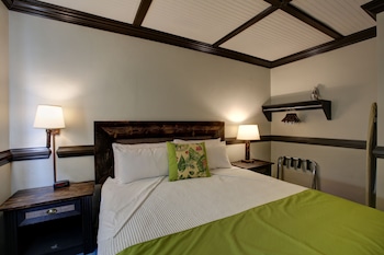 Parlor Suite King Bed