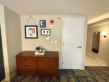 Deluxe Room, 1 King Bed
