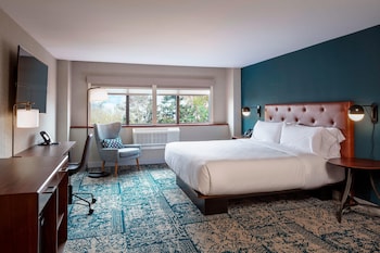 Deluxe Room, 1 King Bed (Mobility/Hearing Access, Roll-In Shwr)