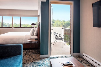 Deluxe Room, 1 King Bed with Sofa bed (Balcony)