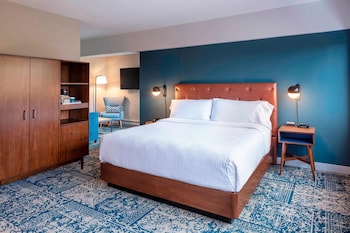 Deluxe Room, 1 King Bed with Sofa bed (Balcony)