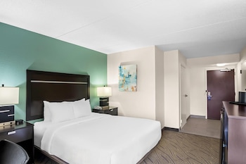 Room, 1 Queen Bed, Accessible, Non Smoking (Accessible Tub)