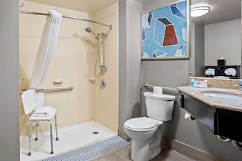 Room, 1 Queen Bed, Accessible, Non Smoking (Roll-in Shower)