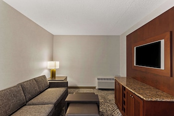 Suite, 1 Queen Bed with Sofa bed, Non Smoking