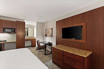 Room, 1 King Bed, Non Smoking, Pool View