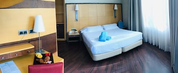 Comfort Room, 1 Queen Bed, Terrace (View)