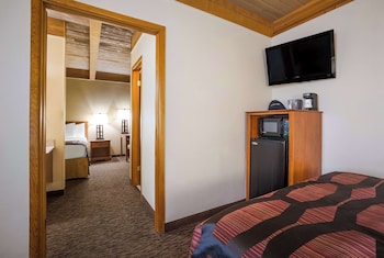 Family Suite, Multiple Beds, Non Smoking, Refrigerator & Microwave