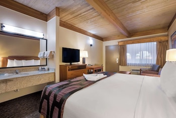 Standard Room, 1 King Bed, Non Smoking, Refrigerator & Microwave