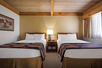 Family Suite, Multiple Beds, Non Smoking, Refrigerator & Microwave