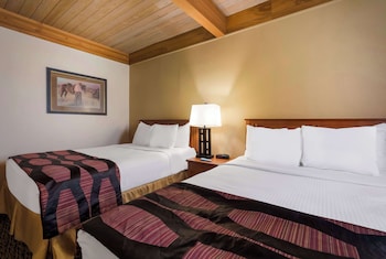 Family Suite, Multiple Beds, Non Smoking, Refrigerator & Microwave