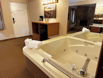King Jacuzzi Suite - No pets