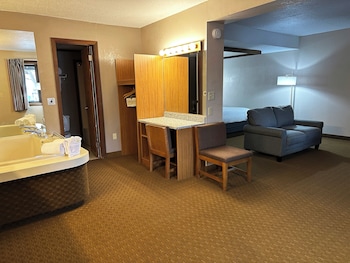 King Jacuzzi Suite - No pets