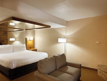 King Jacuzzi Suite - No pets