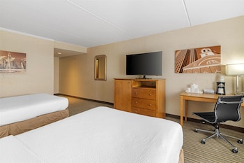 Deluxe Room, 2 Double Beds, Non Smoking, Refrigerator & Microwave