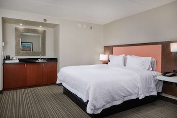 Studio Suite, 1 King Bed, Microwave
