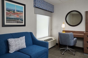 Studio Suite, 1 King Bed, Microwave