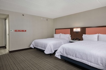 Studio Suite, 2 Queen Beds, Mobility Accessible, Microwave