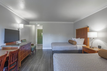 Standard Room, 2 Queen Beds, Non Smoking