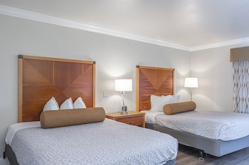 Standard Room, 2 Queen Beds, Non Smoking