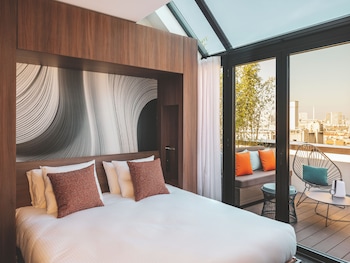 Executive Suite, 1 King Bed with Sofa bed