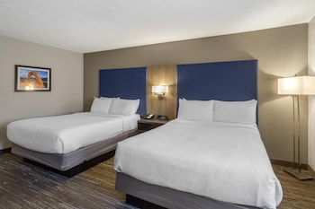 Suite, 2 Queen Beds, Non Smoking, Kitchenette (with Sofabed)