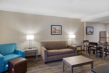 Suite, 2 Queen Beds, Non Smoking, Kitchenette (with Sofabed)